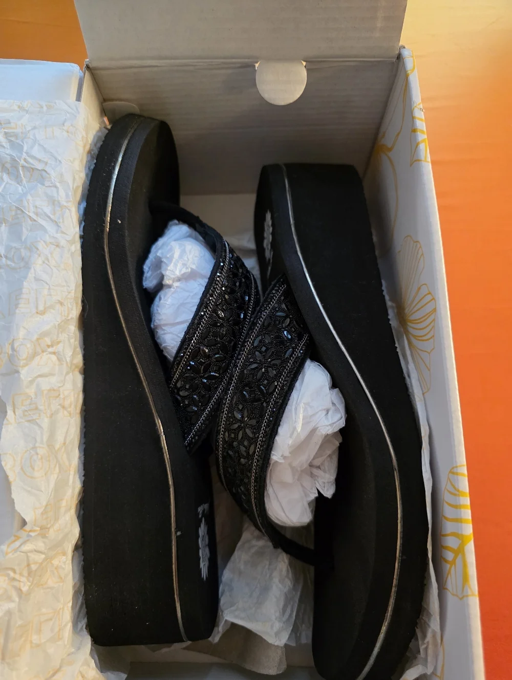 Brand New-Yellow Box Black Beaded Thong Sandals. Size 9.5 Womens - Picture 2 of 9